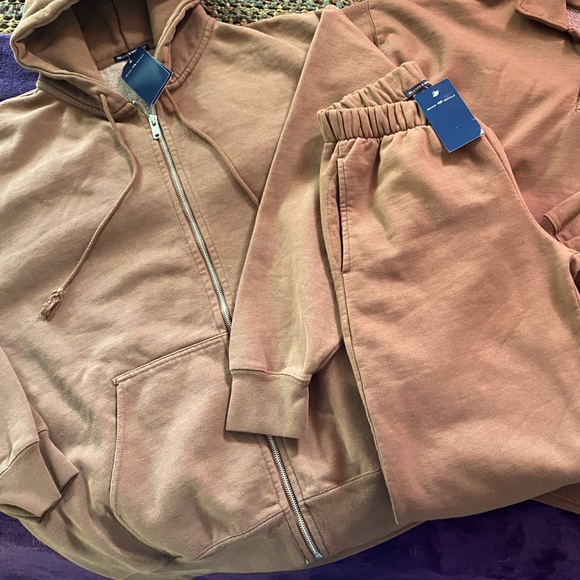 Brandy Melville Tops - Brandy Melville Brown Christy / Rosas